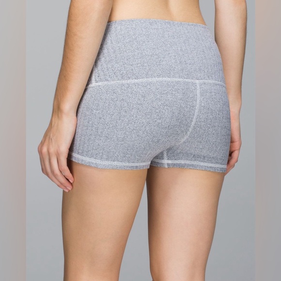 Lululemon Boogie Short (Roll Down) Luon
Herringbone Heathered Black White US 4 - Picture 2 of 5